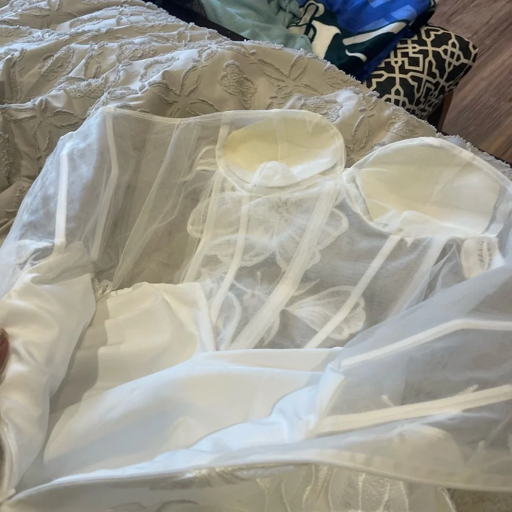 Brand new size 10 elegant beautiful wedding dress